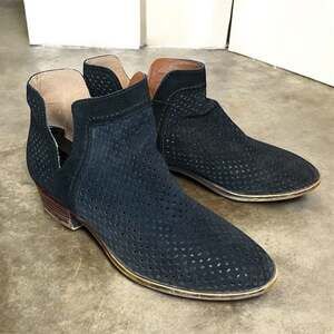 Lucky Brand Braylie‎ Perforated Suede Ankle Boots: Black Sz 9